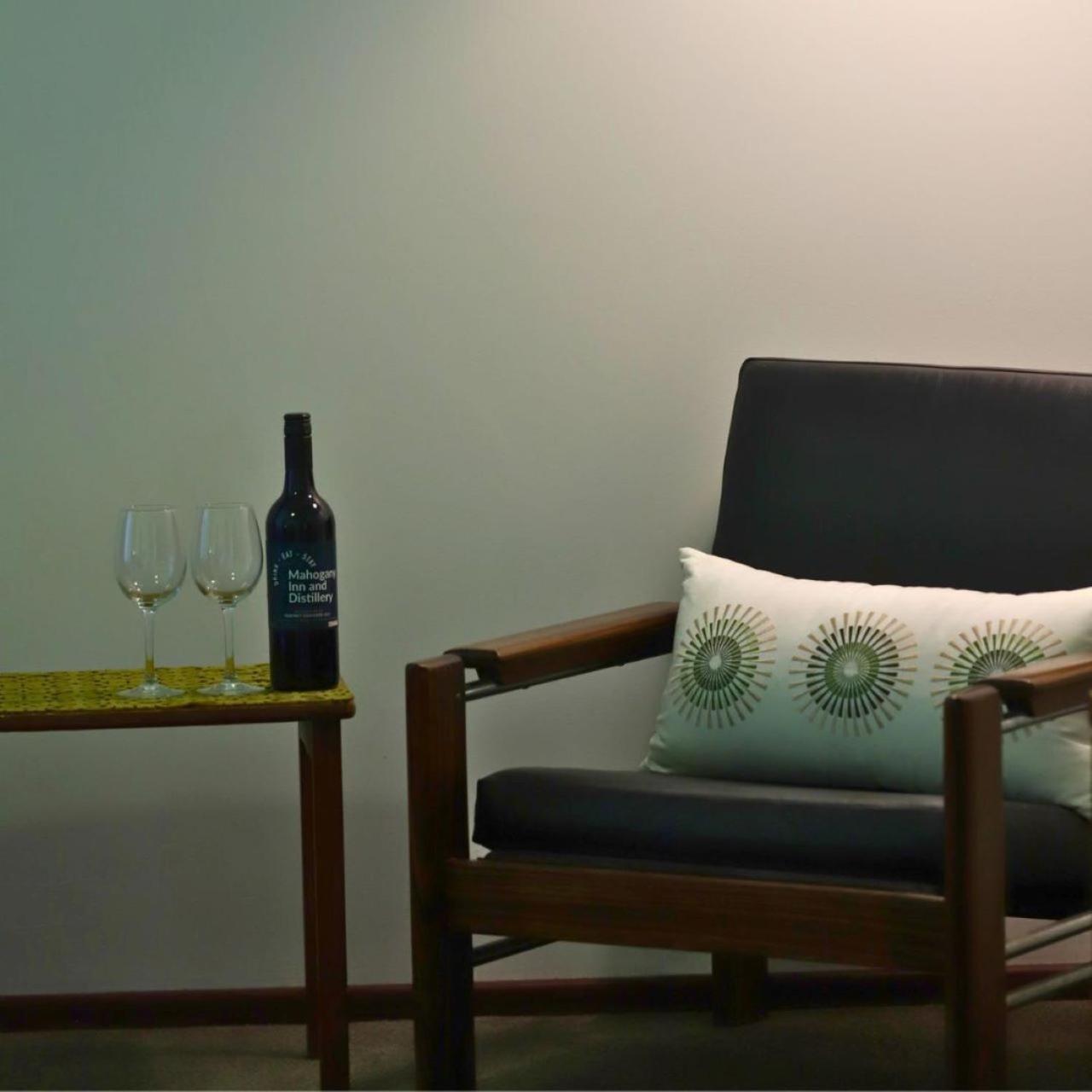 Mahogany Inn And Distillery Mahogany Creek Екстер'єр фото