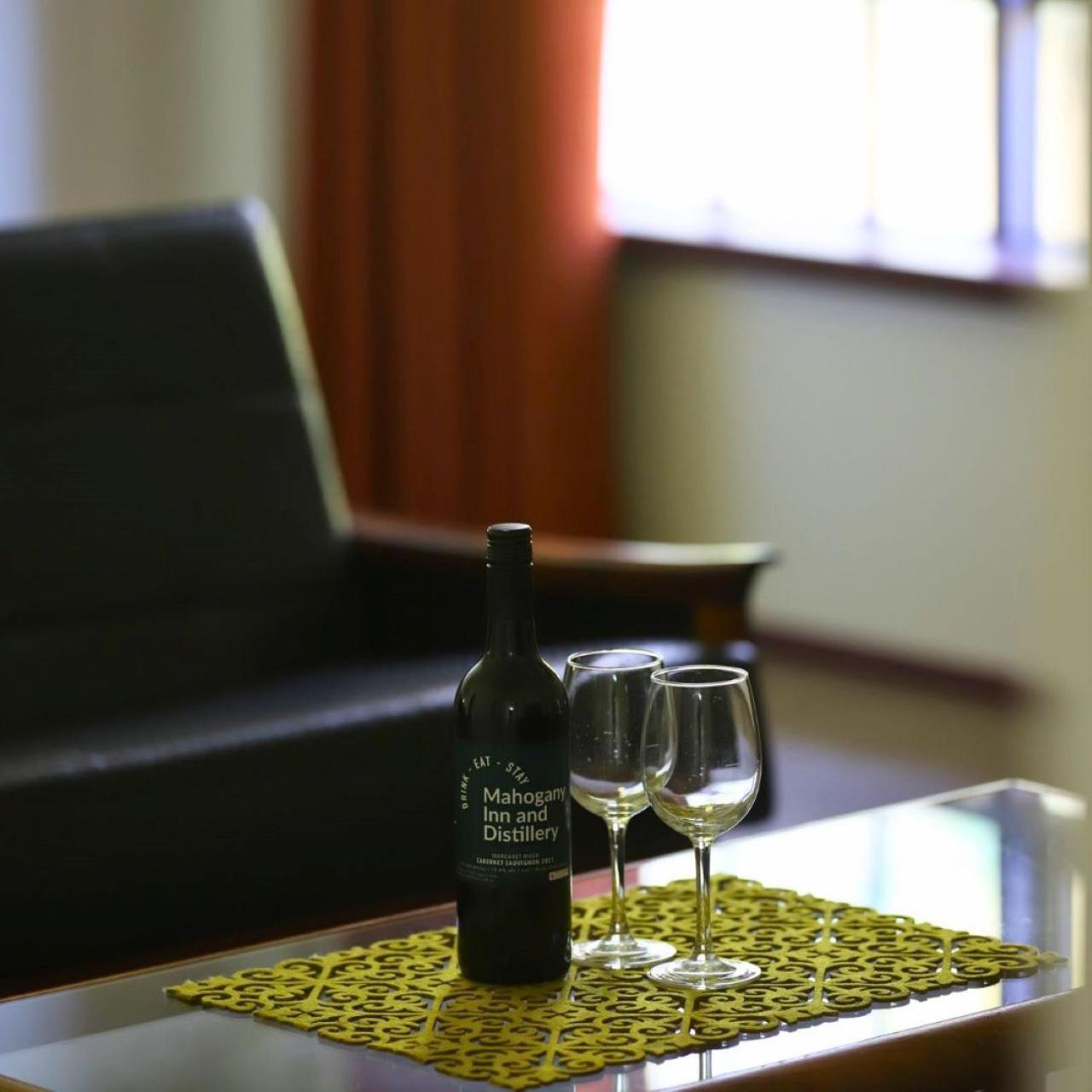 Mahogany Inn And Distillery Mahogany Creek Екстер'єр фото