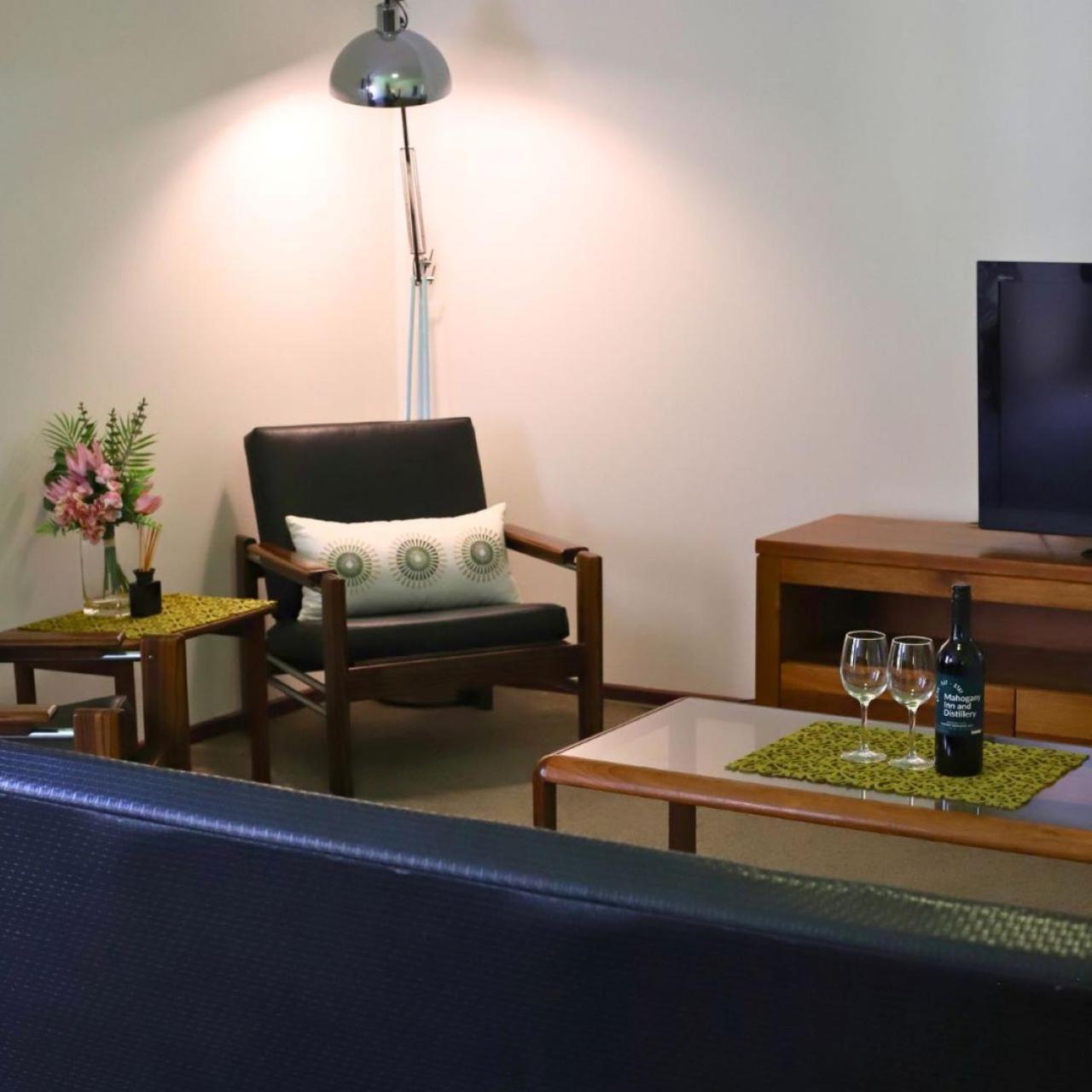 Mahogany Inn And Distillery Mahogany Creek Екстер'єр фото