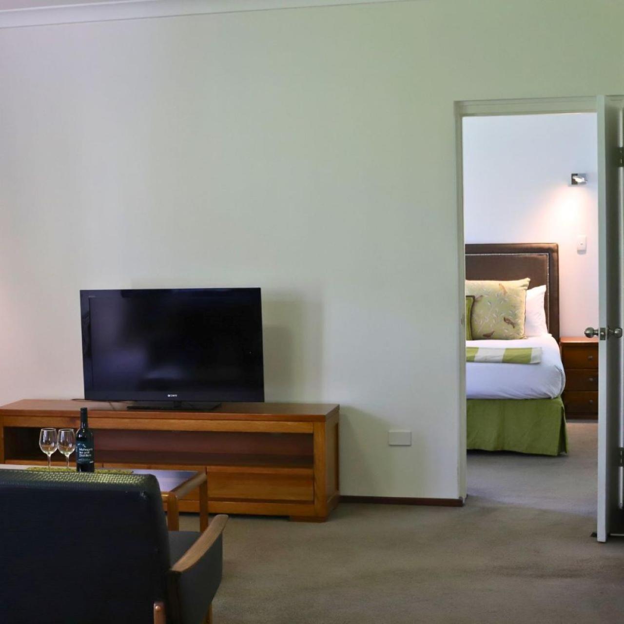 Mahogany Inn And Distillery Mahogany Creek Екстер'єр фото