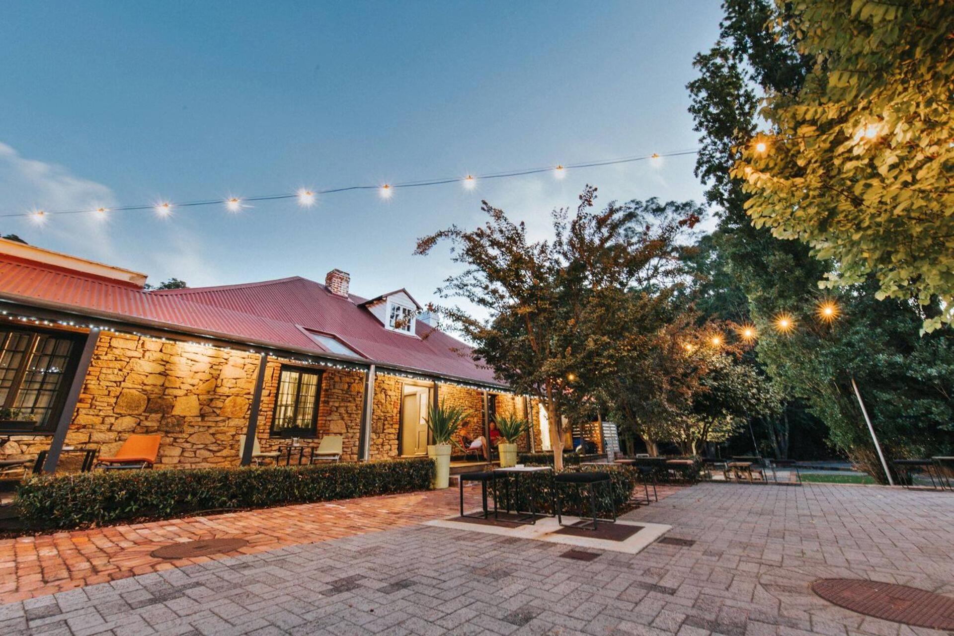 Mahogany Inn And Distillery Mahogany Creek Екстер'єр фото
