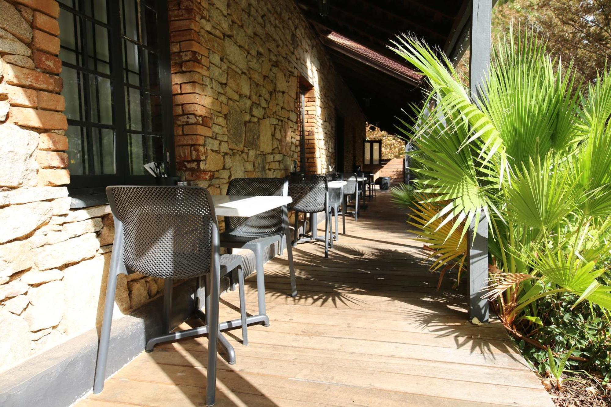 Mahogany Inn And Distillery Mahogany Creek Екстер'єр фото