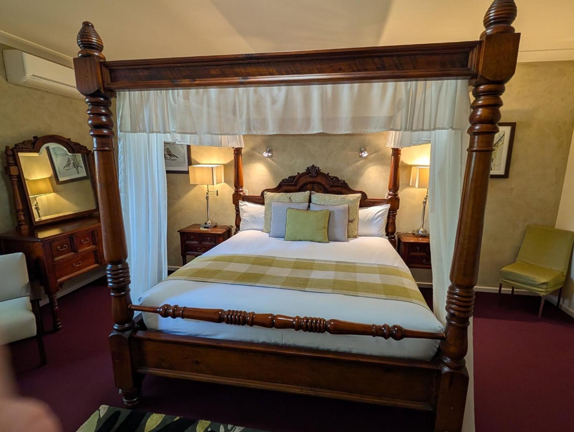 Mahogany Inn And Distillery Mahogany Creek Екстер'єр фото