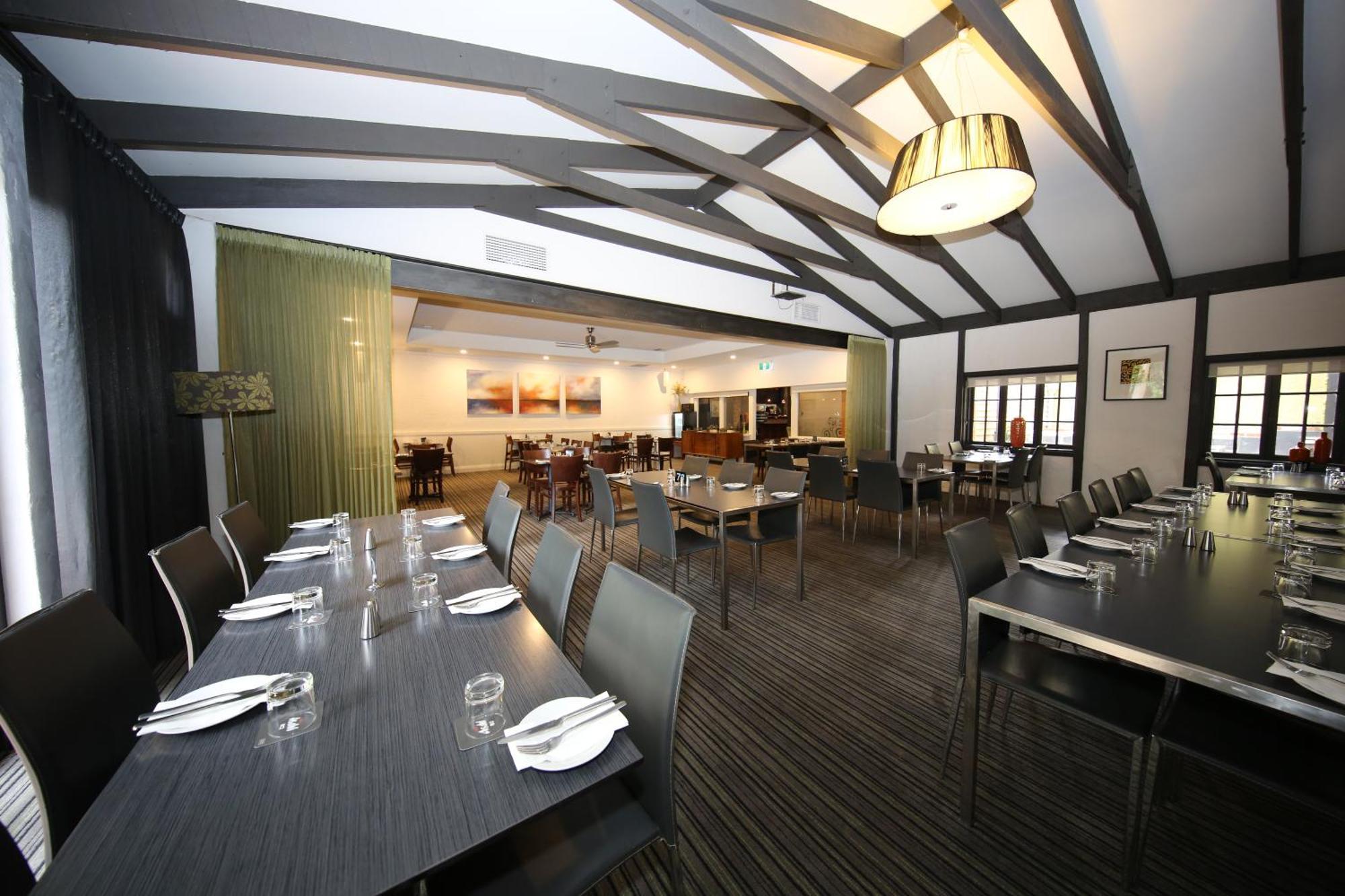 Mahogany Inn And Distillery Mahogany Creek Екстер'єр фото